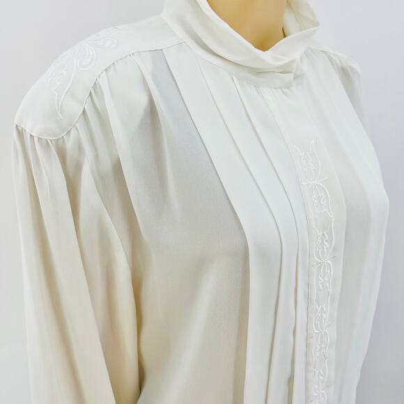 Alicia (18) VINTAGE 80s Cream Semi-Sheer Pleated Embroidered Blouse Top Shirt - Picture 2 of 11